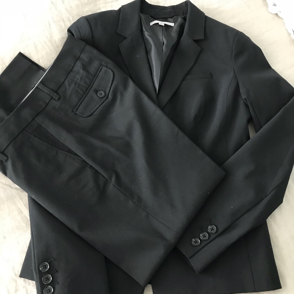 Gap suit separates